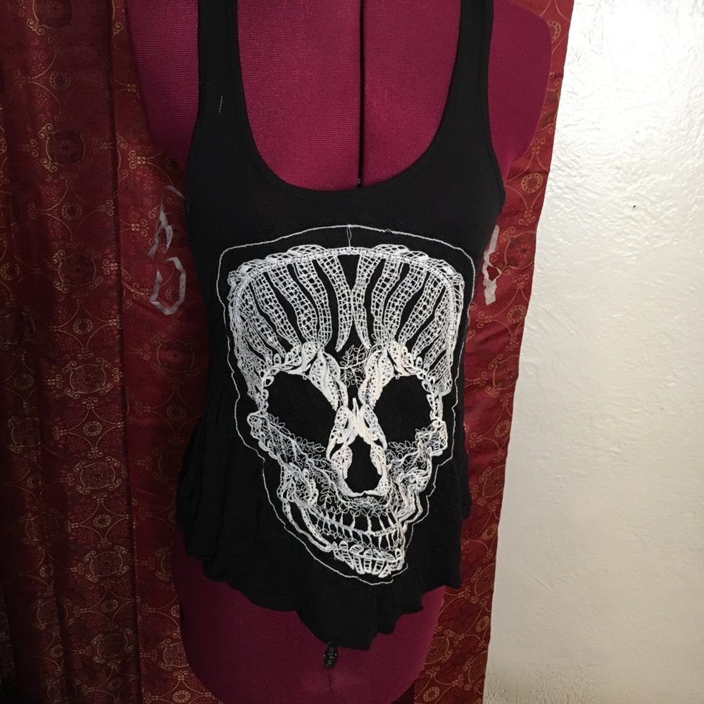 Skull decal long tank top